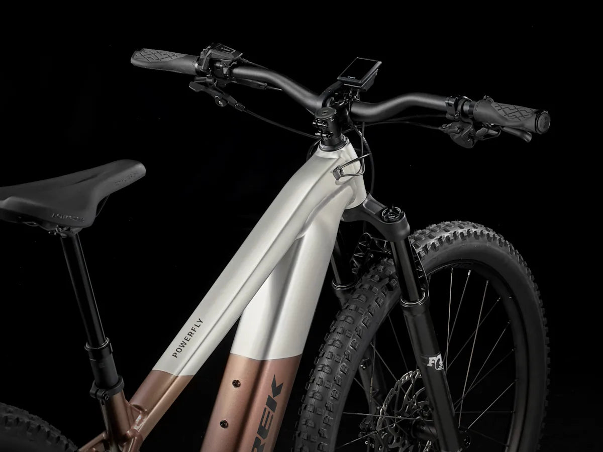 Trek Powerfly+ 8 800wh sähkömaastopyörä ohjaamo takaa