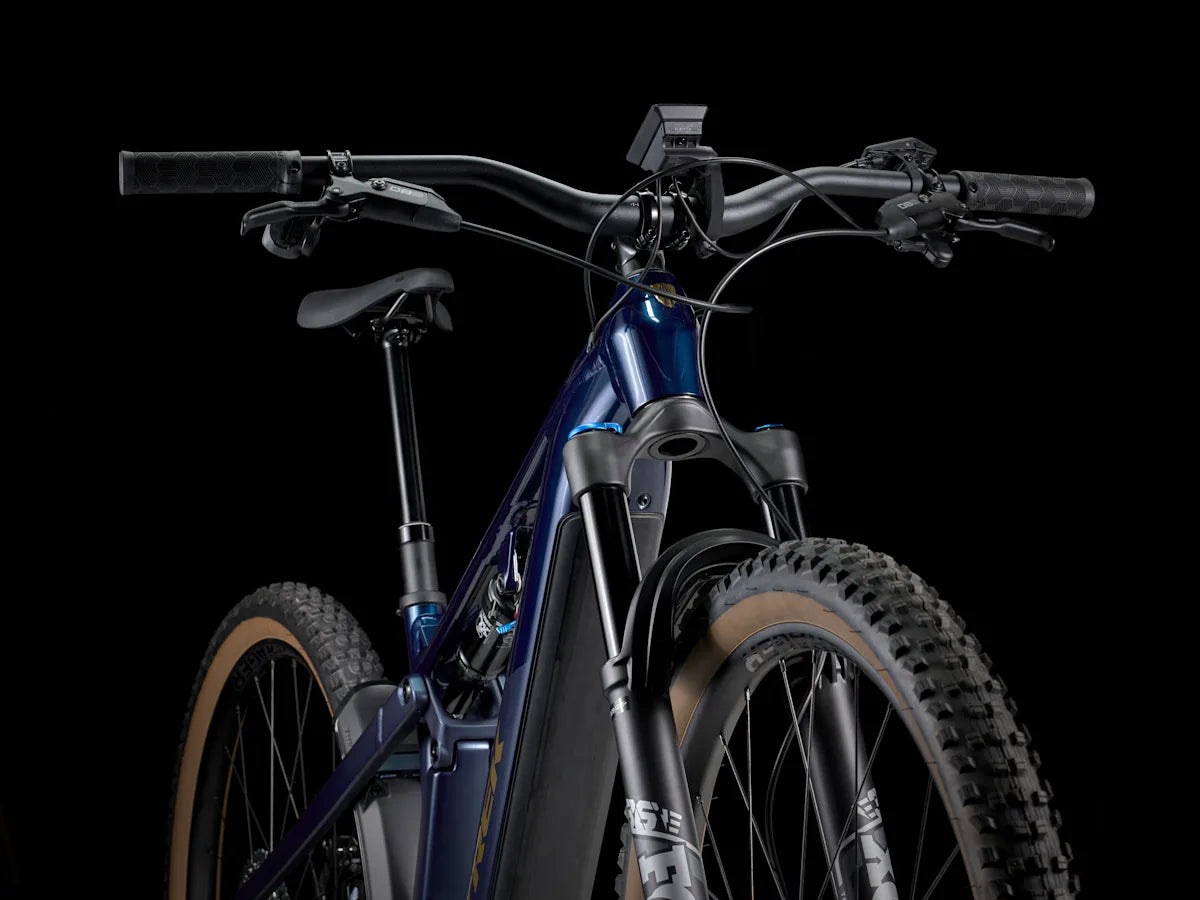 Trek Powerfly FS+ 8 800wh sähkömaastopyörä ohjaamo edestä