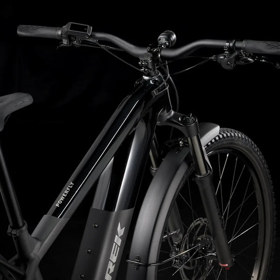 Trek Powerfly+ 4 varusteltu sähkömaastopyörä ohjaamo