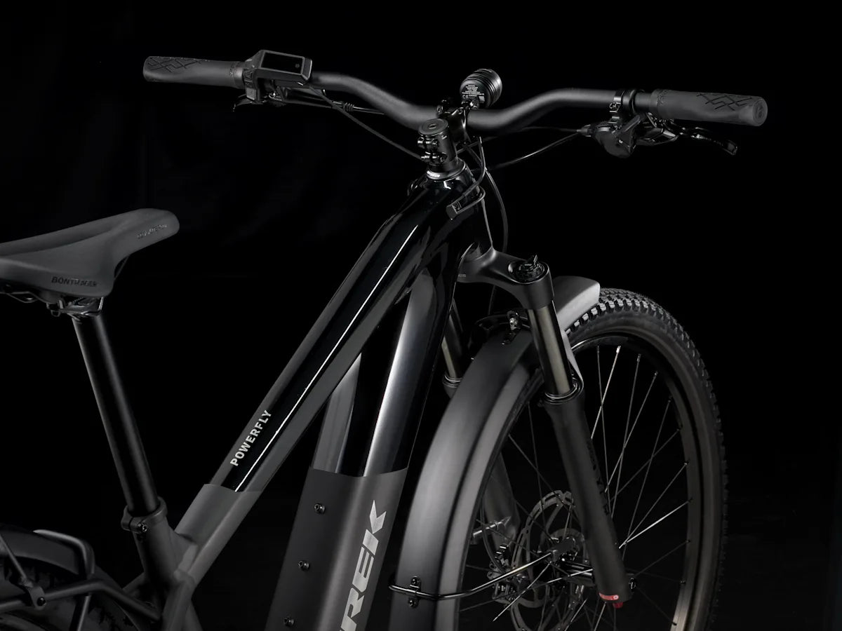 Trek Powerfly+ 4 varusteltu sähkömaastopyörä ohjaamo