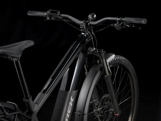 Trek Powerfly+ 4 varusteltu sähkömaastopyörä ohjaamo